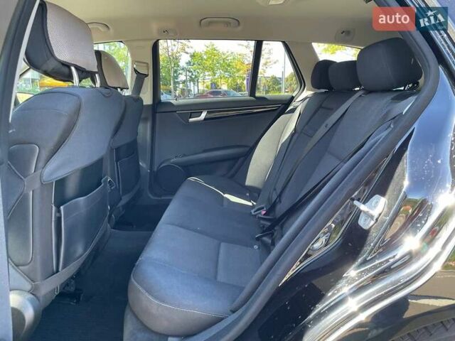 Чорний Мерседес Ц-Клас, об'ємом двигуна 2.14 л та пробігом 284 тис. км за 10990 $, фото 8 на Automoto.ua