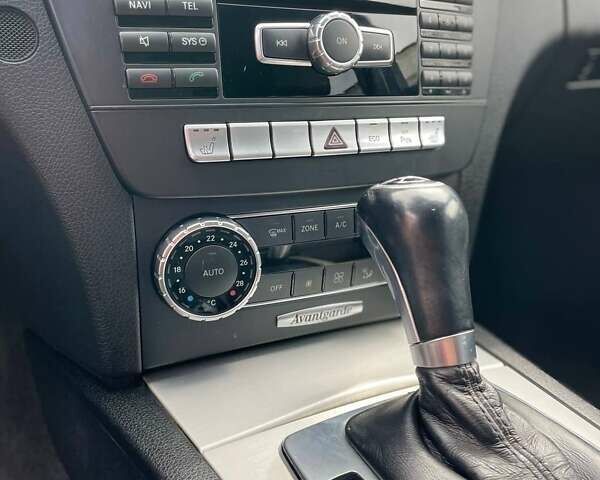 Чорний Мерседес Ц-Клас, об'ємом двигуна 2.14 л та пробігом 299 тис. км за 10700 $, фото 15 на Automoto.ua