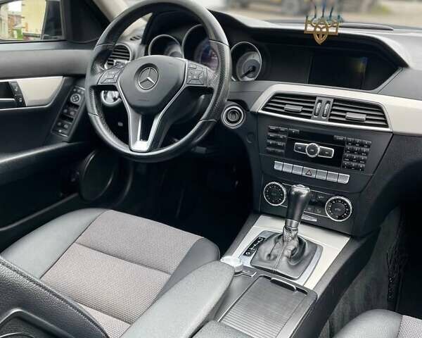 Чорний Мерседес Ц-Клас, об'ємом двигуна 2.14 л та пробігом 299 тис. км за 10700 $, фото 11 на Automoto.ua