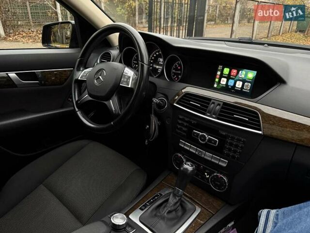 Черный Мерседес Ц-Класс, объемом двигателя 2.14 л и пробегом 277 тыс. км за 13999 $, фото 8 на Automoto.ua
