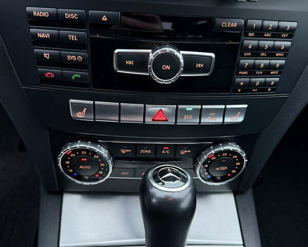 Черный Мерседес Ц-Класс, объемом двигателя 2.14 л и пробегом 295 тыс. км за 12500 $, фото 10 на Automoto.ua