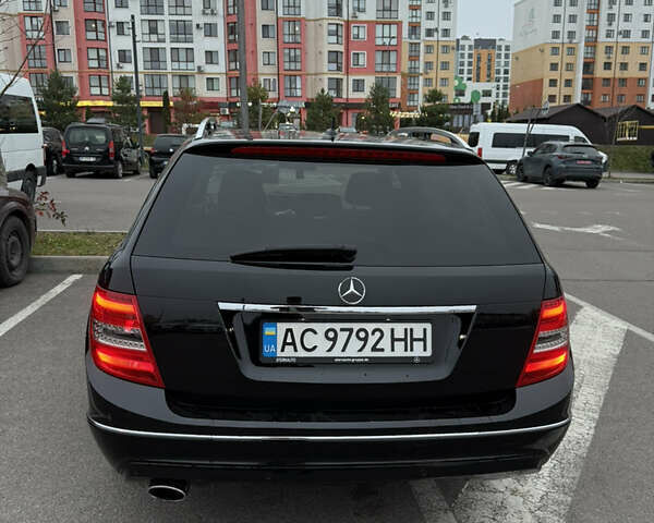 Черный Мерседес Ц-Класс, объемом двигателя 2.14 л и пробегом 295 тыс. км за 12500 $, фото 3 на Automoto.ua