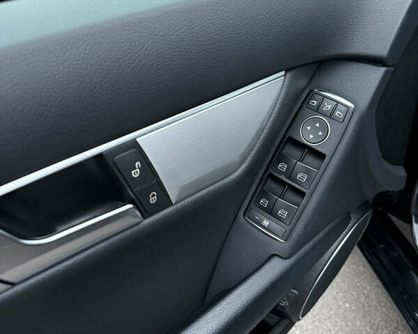 Черный Мерседес Ц-Класс, объемом двигателя 2.14 л и пробегом 295 тыс. км за 12500 $, фото 8 на Automoto.ua