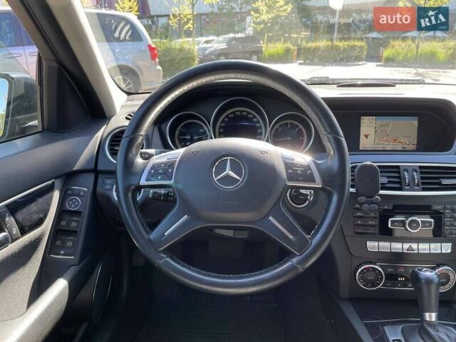 Чорний Мерседес Ц-Клас, об'ємом двигуна 2.14 л та пробігом 284 тис. км за 10990 $, фото 15 на Automoto.ua