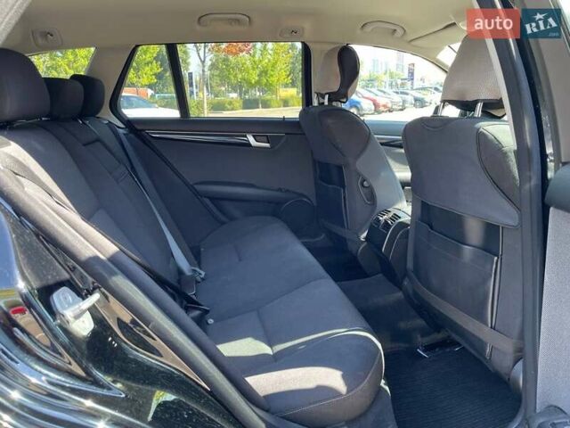 Чорний Мерседес Ц-Клас, об'ємом двигуна 2.14 л та пробігом 284 тис. км за 10990 $, фото 9 на Automoto.ua