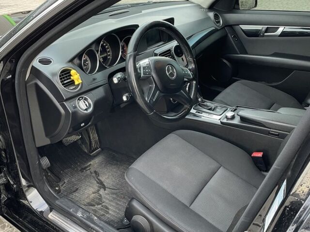 Чорний Мерседес Ц-Клас, об'ємом двигуна 2.1 л та пробігом 320 тис. км за 9500 $, фото 3 на Automoto.ua