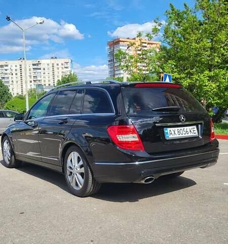 Чорний Мерседес Ц-Клас, об'ємом двигуна 2.14 л та пробігом 299 тис. км за 10700 $, фото 4 на Automoto.ua