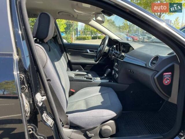 Чорний Мерседес Ц-Клас, об'ємом двигуна 2.14 л та пробігом 284 тис. км за 10990 $, фото 10 на Automoto.ua