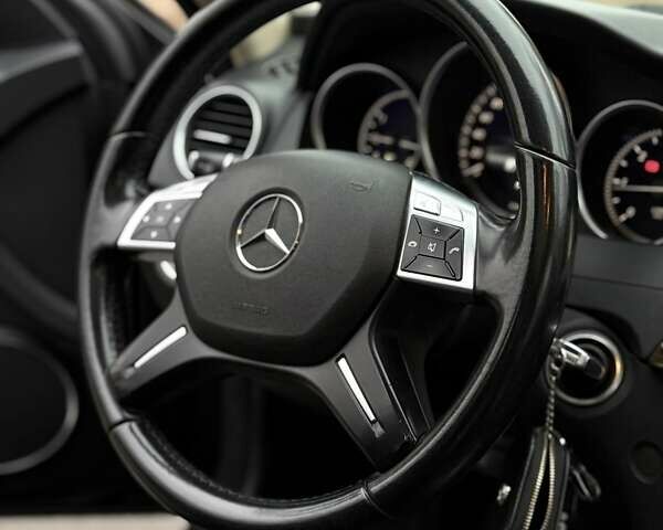 Черный Мерседес Ц-Класс, объемом двигателя 2.14 л и пробегом 277 тыс. км за 13999 $, фото 6 на Automoto.ua