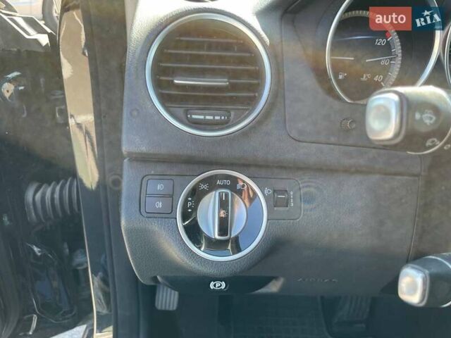 Чорний Мерседес Ц-Клас, об'ємом двигуна 2.14 л та пробігом 284 тис. км за 10990 $, фото 12 на Automoto.ua