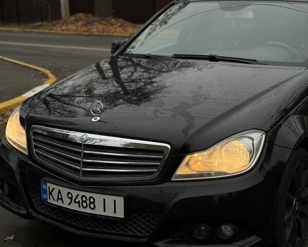 Черный Мерседес Ц-Класс, объемом двигателя 2.14 л и пробегом 277 тыс. км за 13999 $, фото 1 на Automoto.ua