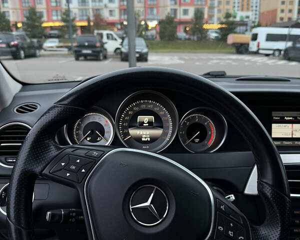 Черный Мерседес Ц-Класс, объемом двигателя 2.14 л и пробегом 295 тыс. км за 12500 $, фото 13 на Automoto.ua
