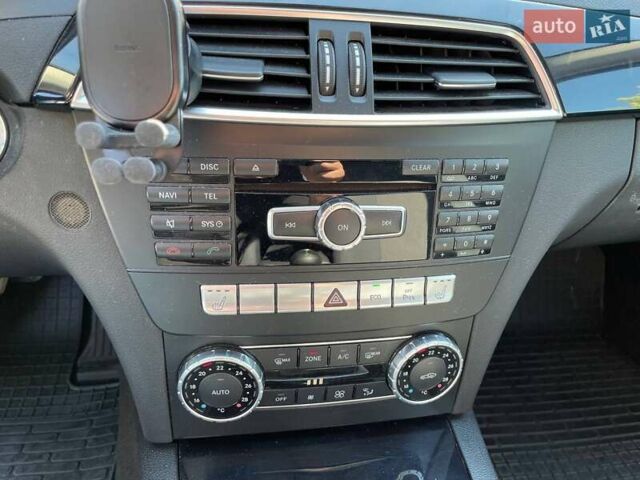 Чорний Мерседес Ц-Клас, об'ємом двигуна 2.14 л та пробігом 284 тис. км за 10990 $, фото 17 на Automoto.ua