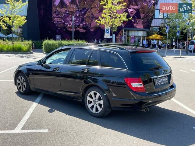 Чорний Мерседес Ц-Клас, об'ємом двигуна 2.14 л та пробігом 284 тис. км за 10990 $, фото 4 на Automoto.ua