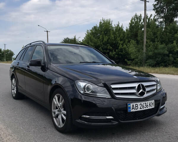 Чорний Мерседес Ц-Клас, об'ємом двигуна 2.2 л та пробігом 270 тис. км за 11000 $, фото 2 на Automoto.ua