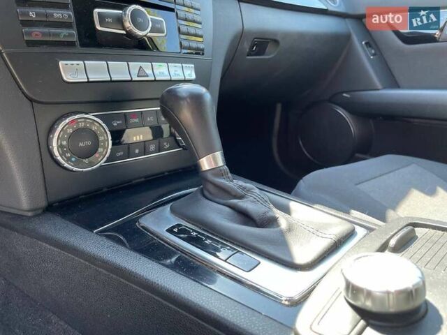 Чорний Мерседес Ц-Клас, об'ємом двигуна 2.14 л та пробігом 284 тис. км за 10990 $, фото 18 на Automoto.ua