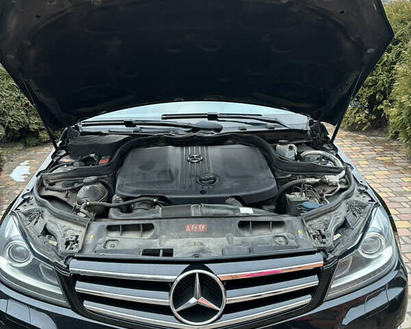 Чорний Мерседес Ц-Клас, об'ємом двигуна 2.2 л та пробігом 273 тис. км за 11500 $, фото 6 на Automoto.ua