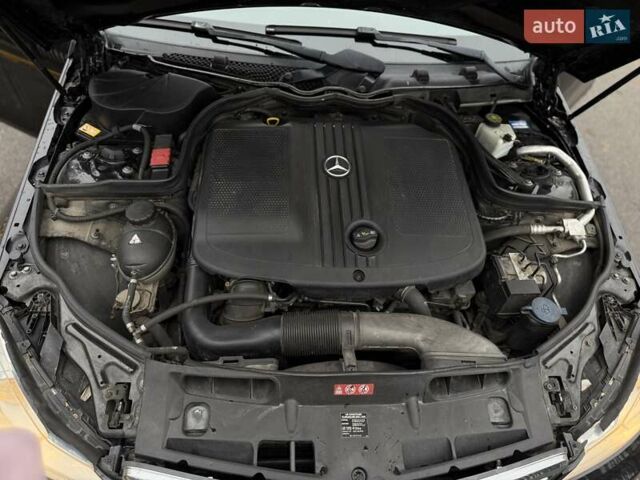 Черный Мерседес Ц-Класс, объемом двигателя 2.14 л и пробегом 277 тыс. км за 13999 $, фото 11 на Automoto.ua