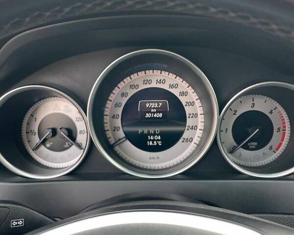 Чорний Мерседес Ц-Клас, об'ємом двигуна 2.14 л та пробігом 299 тис. км за 10700 $, фото 18 на Automoto.ua