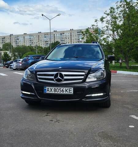 Чорний Мерседес Ц-Клас, об'ємом двигуна 2.14 л та пробігом 299 тис. км за 10700 $, фото 1 на Automoto.ua