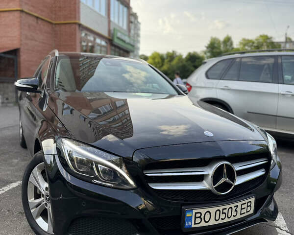 Черный Мерседес Ц-Класс, объемом двигателя 2.14 л и пробегом 148 тыс. км за 17999 $, фото 1 на Automoto.ua