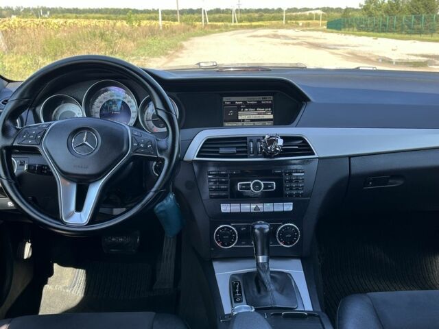 Черный Мерседес Ц-Класс, объемом двигателя 2.1 л и пробегом 317 тыс. км за 12500 $, фото 2 на Automoto.ua