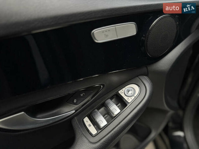 Чорний Мерседес Ц-Клас, об'ємом двигуна 1.6 л та пробігом 337 тис. км за 11500 $, фото 13 на Automoto.ua