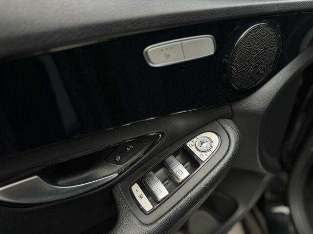 Черный Мерседес Ц-Класс, объемом двигателя 1.6 л и пробегом 337 тыс. км за 11500 $, фото 6 на Automoto.ua