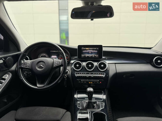 Черный Мерседес Ц-Класс, объемом двигателя 1.6 л и пробегом 337 тыс. км за 10990 $, фото 21 на Automoto.ua