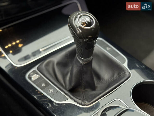 Черный Мерседес Ц-Класс, объемом двигателя 1.6 л и пробегом 337 тыс. км за 10990 $, фото 15 на Automoto.ua