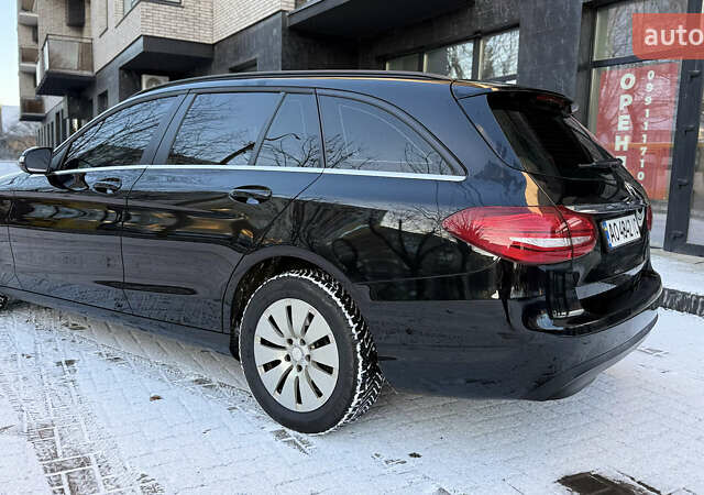 Чорний Мерседес Ц-Клас, об'ємом двигуна 1.6 л та пробігом 251 тис. км за 13333 $, фото 4 на Automoto.ua
