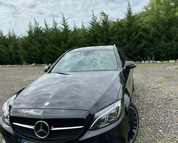 Чорний Мерседес Ц-Клас, об'ємом двигуна 2.14 л та пробігом 244 тис. км за 19999 $, фото 1 на Automoto.ua