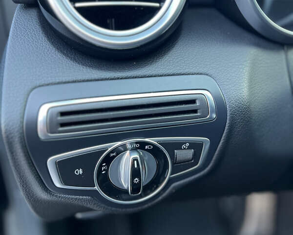 Чорний Мерседес Ц-Клас, об'ємом двигуна 2.2 л та пробігом 248 тис. км за 18000 $, фото 15 на Automoto.ua