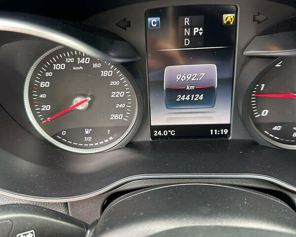 Чорний Мерседес Ц-Клас, об'ємом двигуна 2.14 л та пробігом 244 тис. км за 19999 $, фото 6 на Automoto.ua