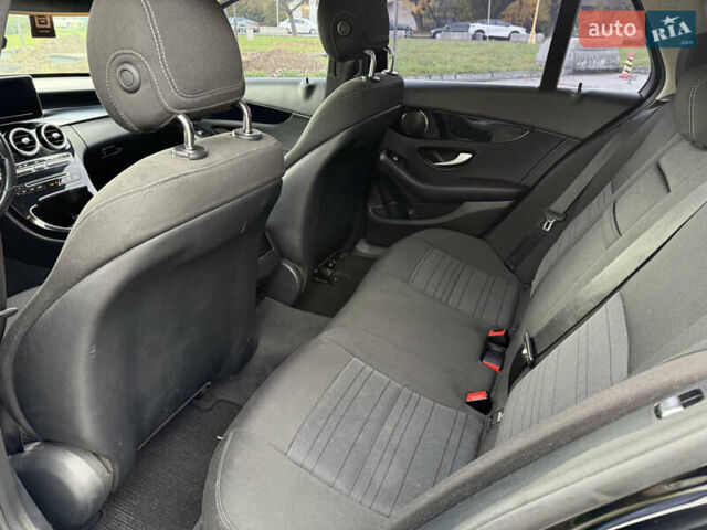 Мерседес Ц-Класс 2015 в Ужгороде на Automoto.ua Черный Мерседес Ц-Класс, объемом двигателя 1.6 л и пробегом 251 тыс. км за 14300 $, фото 9 на Automoto.ua