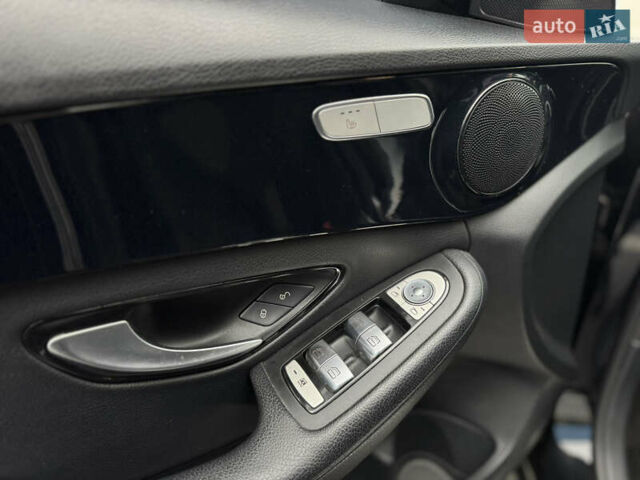 Черный Мерседес Ц-Класс, объемом двигателя 1.6 л и пробегом 337 тыс. км за 10500 $, фото 11 на Automoto.ua