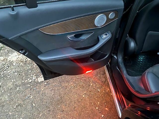 Черный Мерседес Ц-Класс, объемом двигателя 2.1 л и пробегом 156 тыс. км за 20000 $, фото 10 на Automoto.ua