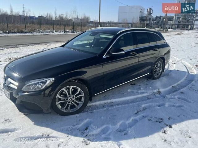 Черный Мерседес Ц-Класс, объемом двигателя 2.14 л и пробегом 282 тыс. км за 15950 $, фото 4 на Automoto.ua