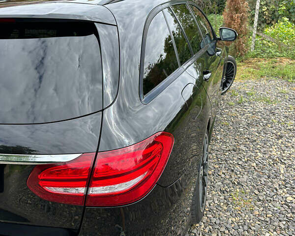 Чорний Мерседес Ц-Клас, об'ємом двигуна 2.14 л та пробігом 244 тис. км за 19999 $, фото 3 на Automoto.ua