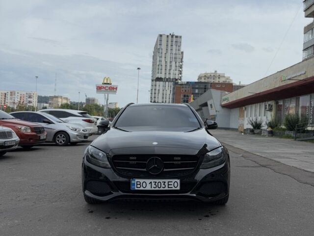 Черный Мерседес Ц-Класс, объемом двигателя 2.2 л и пробегом 250 тыс. км за 16500 $, фото 1 на Automoto.ua