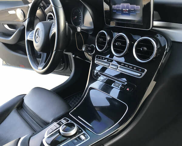 Черный Мерседес Ц-Класс, объемом двигателя 2.1 л и пробегом 207 тыс. км за 16800 $, фото 8 на Automoto.ua