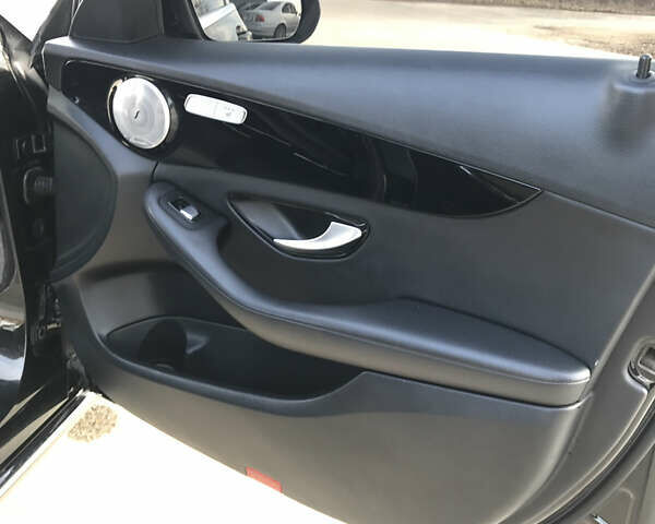 Черный Мерседес Ц-Класс, объемом двигателя 2.1 л и пробегом 207 тыс. км за 16800 $, фото 4 на Automoto.ua