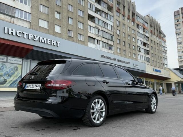 Черный Мерседес Ц-Класс, объемом двигателя 2.2 л и пробегом 250 тыс. км за 16500 $, фото 3 на Automoto.ua