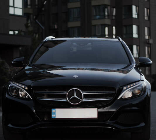 Черный Мерседес Ц-Класс, объемом двигателя 2.14 л и пробегом 92 тыс. км за 24999 $, фото 1 на Automoto.ua