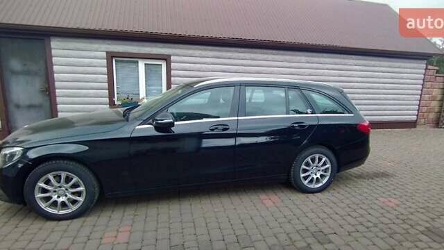 Черный Мерседес Ц-Класс, объемом двигателя 2.14 л и пробегом 322 тыс. км за 17300 $, фото 5 на Automoto.ua