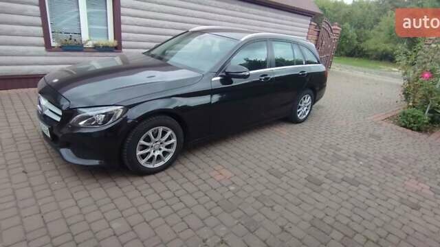 Черный Мерседес Ц-Класс, объемом двигателя 2.14 л и пробегом 322 тыс. км за 17300 $, фото 3 на Automoto.ua