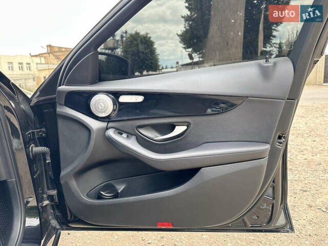 Черный Мерседес Ц-Класс, объемом двигателя 2.14 л и пробегом 253 тыс. км за 19500 $, фото 5 на Automoto.ua