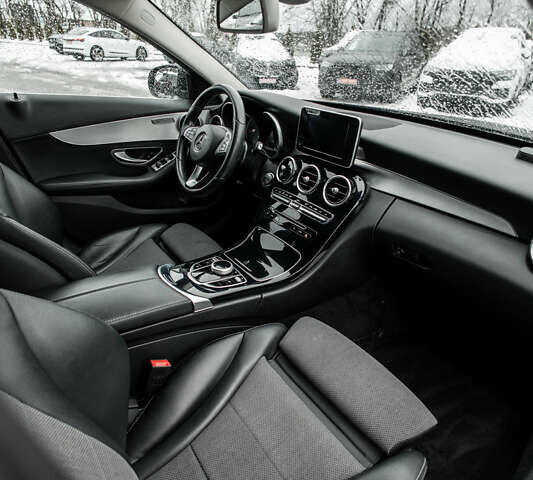 Чорний Мерседес Ц-Клас, об'ємом двигуна 2.2 л та пробігом 241 тис. км за 18900 $, фото 17 на Automoto.ua