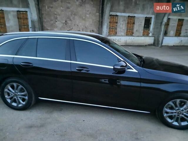 Черный Мерседес Ц-Класс, объемом двигателя 2.1 л и пробегом 145 тыс. км за 24000 $, фото 12 на Automoto.ua