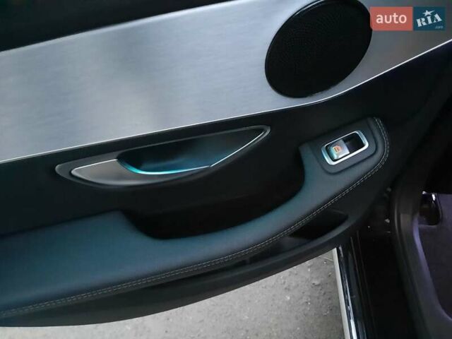 Черный Мерседес Ц-Класс, объемом двигателя 2.1 л и пробегом 145 тыс. км за 24000 $, фото 33 на Automoto.ua